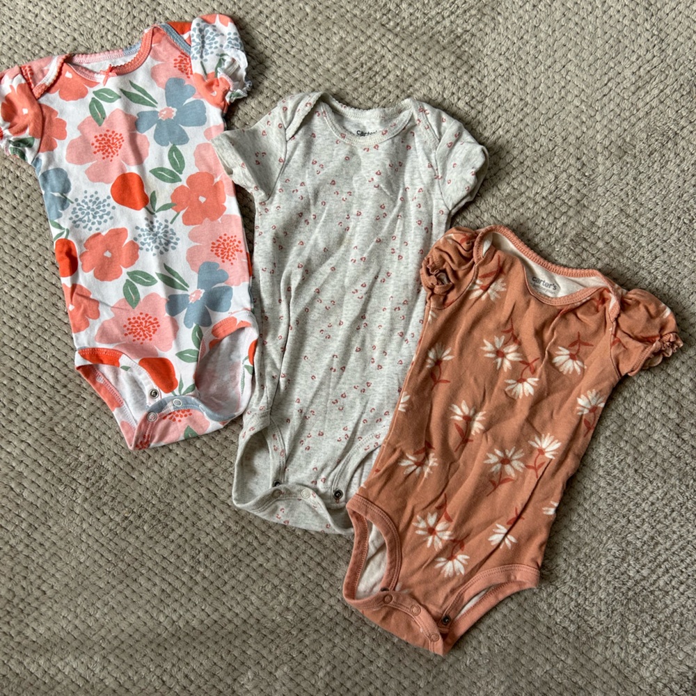 Carters Baby Girl Set of 3 T-Shirt Onesies 12 Months